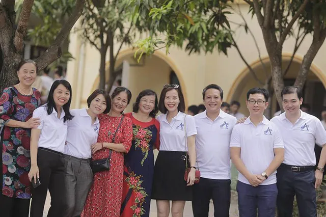 Ra trường 20 năm, đi họp lớp vẫn gần đủ sĩ số ảnh 3