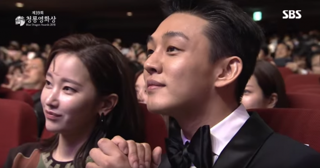 "Reaction" TWICE biểu diễn quá đáng yêu, Yoo Ah In nhận được "cơn mưa" lời khen từ công chúng ảnh 2