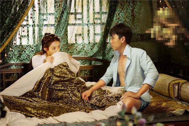 Thánh ghép ảnh: Click chuột là có thể uống cafe với Taylor Swift, cưới được Song Hye Kyo ảnh 9