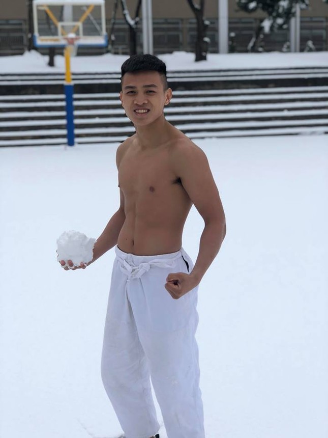 Các "soái ca" tuyển Judo Việt Nam khoe thân hình săn chắc giữa cái lạnh -5 độ C ảnh 6