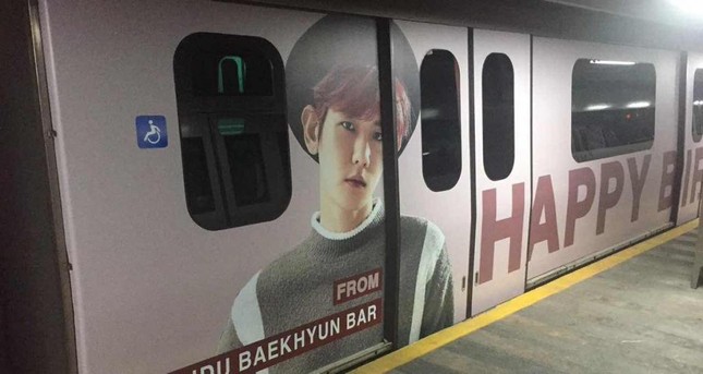Khi EXO-L tặng quà sinh nhật thần tượng: Đầu tư hẳn "búp bê" khổng lồ hình Chanyeol thả xuống sông Hàn! ảnh 5