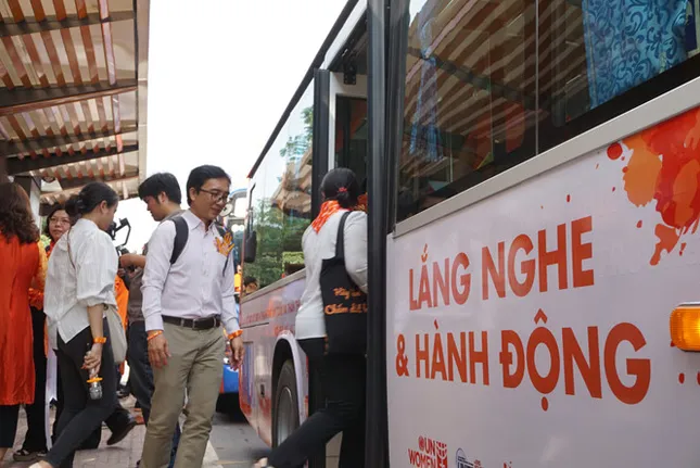 Hết đường quấy rối tình dục trên xe buýt ảnh 2
