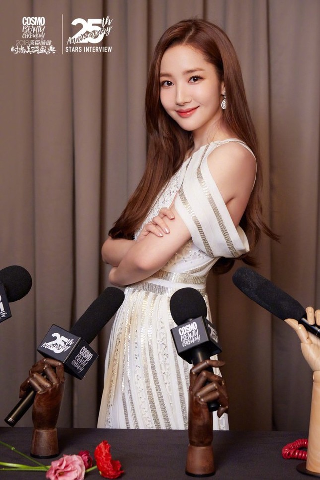 Quên Park Min Young, Dương Mịch đi, Tần Lam mới là người nổi bật nhất COSMO! ảnh 6