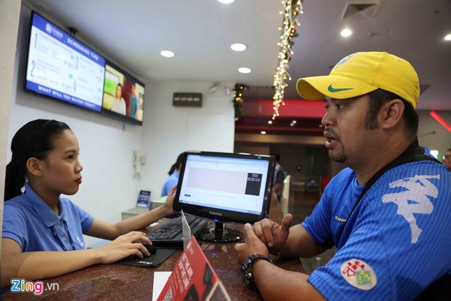 CĐV Việt Nam mua cả nghìn vé VIP xem trận bán kết ở Philippines ảnh 1