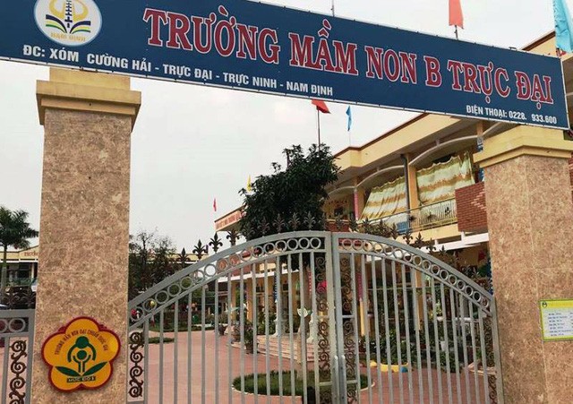 Xác minh hình ảnh bé trai 4 tuổi bị nhốt ở phòng học, buộc dây, treo lên cửa sổ ảnh 3