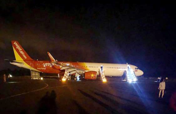 Máy bay VietJet gặp sự cố lúc hạ cánh, nhiều khách phải nhập viện ảnh 1