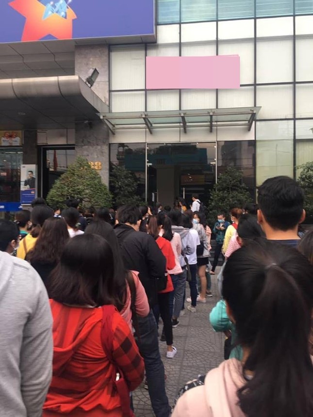 Cấu trúc đề thi TOEIC thay đổi, sinh viên Sài Gòn trắng đêm đăng ký dự thi ảnh 4