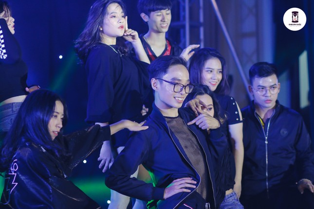 Gala “Báo chí hát 5+1”: Khoảnh khắc tỏa sáng của những nhà truyền thông tương lai ảnh 9