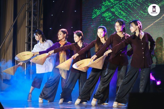 Gala “Báo chí hát 5+1”: Khoảnh khắc tỏa sáng của những nhà truyền thông tương lai ảnh 4