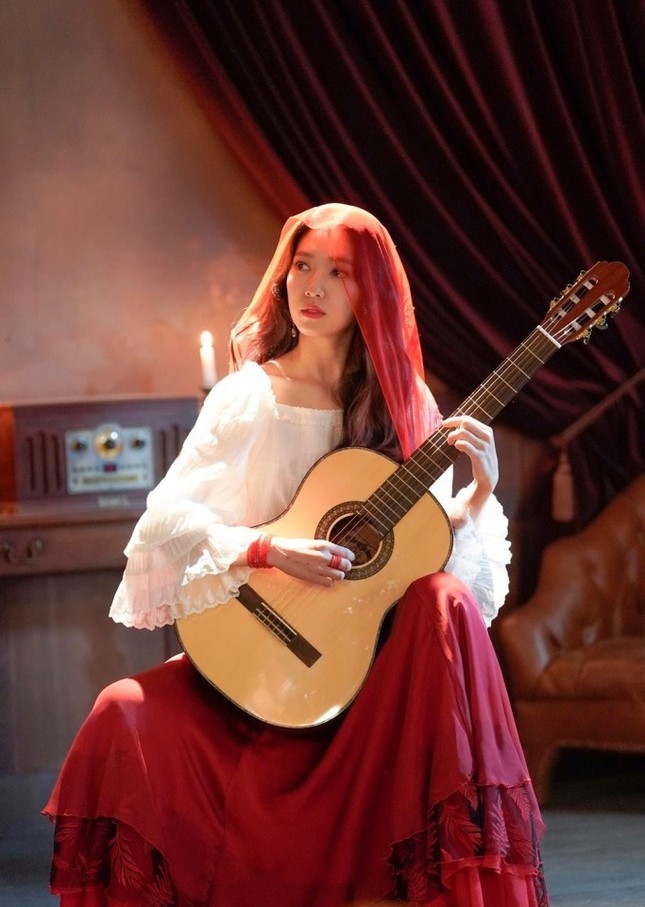 Nhan sắc cuốn hút của Park Shin Hye trong dự án đóng cùng Huyn Bin, Chanyeol (EXO) ảnh 3