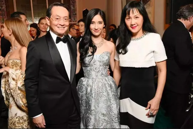 Chuyện thật như phim: Cô gái "nhà nghèo" 13 tuổi mới biết mình là “rich kid”! ảnh 4