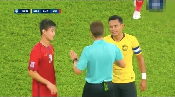 CĐV Malaysia “dội bom” trang cá nhân của hậu vệ Duy Mạnh sau trận chung kết lượt đi ảnh 3
