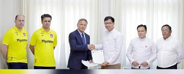 HLV Myanmar từng chỉ trích ông Park Hang-seo thiếu chuyên nghiệp đã bị sa thải ảnh 2