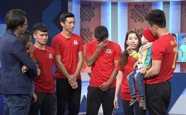 Dàn cầu thủ tuyển Việt Nam biến ước mơ của em bé ung thư thành sự thật ảnh 2
