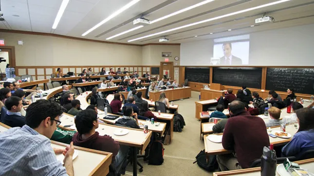 "Ở Harvard, người thầy có vị trí thấp nhất trong lớp học" ảnh 1