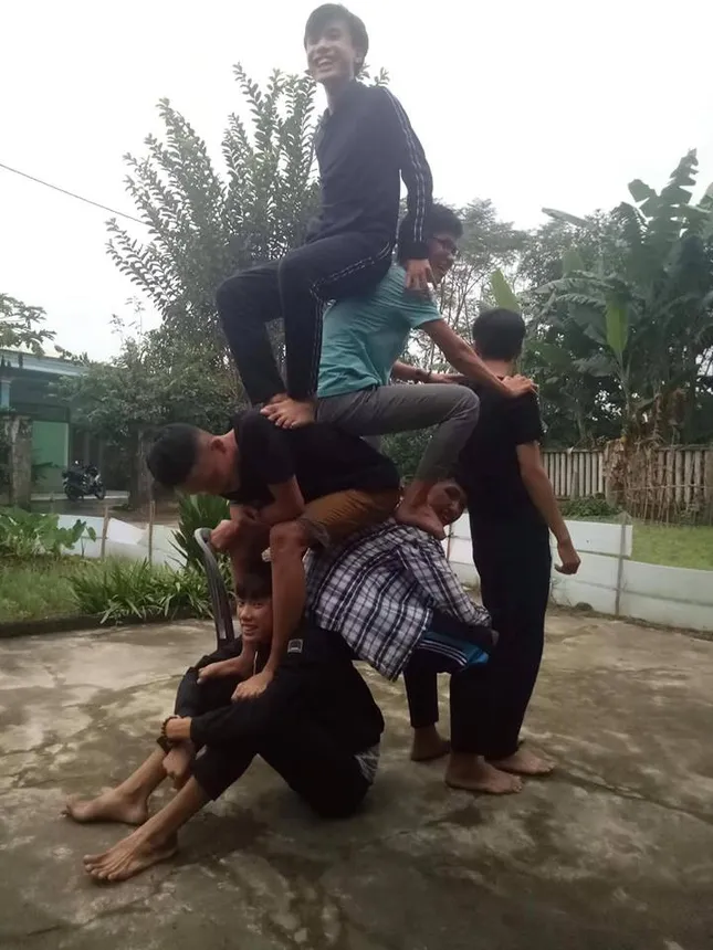Trào lưu chụp ảnh cùng hội bạn thân hot nhất dịp cuối năm được dân mạng "rần rần" hưởng ứng ảnh 2