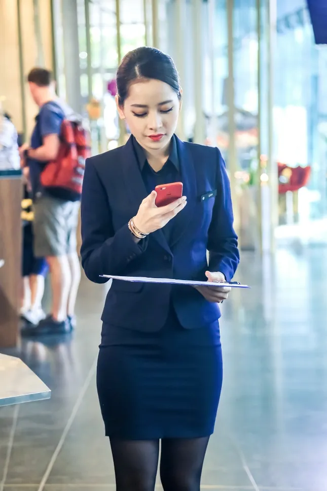 Soi phong cách ăn diện của Chi Pu với vai diễn Hạ Linh trong "She Was Pretty" bản Việt ảnh 3