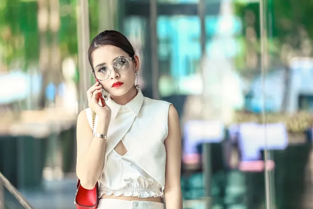 Soi phong cách ăn diện của Chi Pu với vai diễn Hạ Linh trong "She Was Pretty" bản Việt ảnh 6