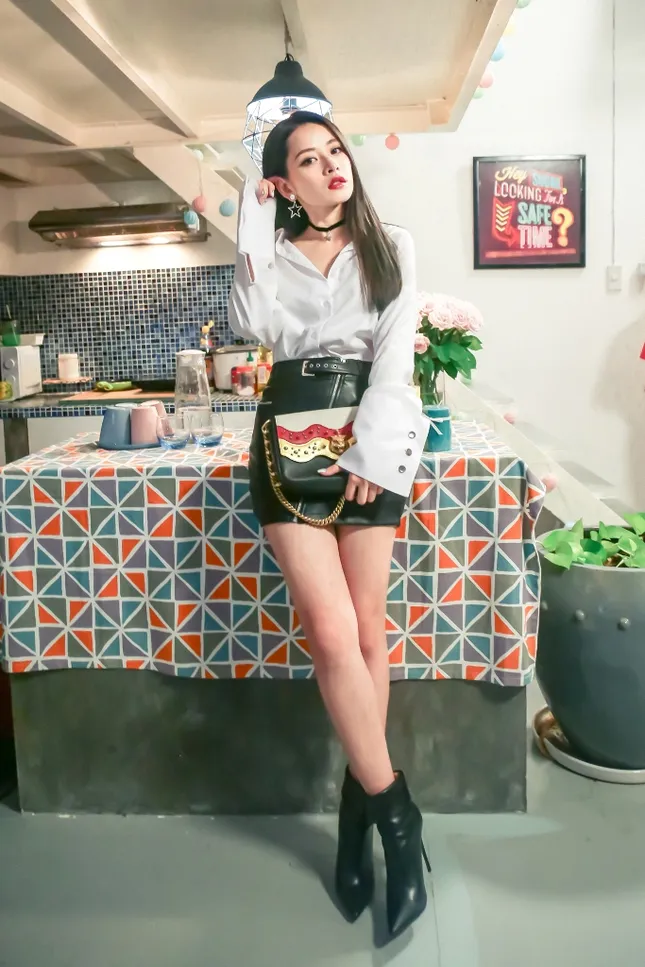 Soi phong cách ăn diện của Chi Pu với vai diễn Hạ Linh trong "She Was Pretty" bản Việt ảnh 2