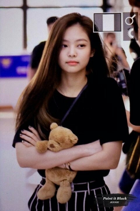 Khổ thân Jennie, ôm gấu bông ngủ mà cũng bị cho là cố tình nhắc đến Kai ảnh 3