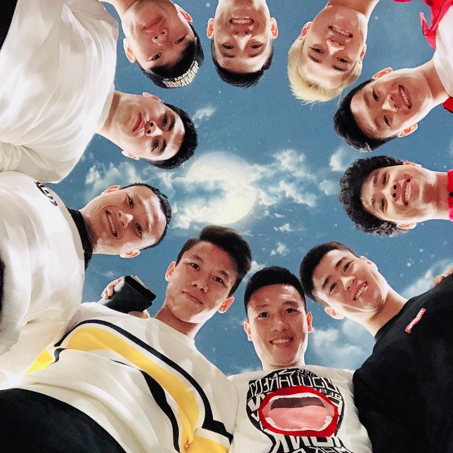 Các hotboy đội tuyển Việt Nam tung ảnh đẹp như poster phim khiến fangirl "điêu đứng" ảnh 1