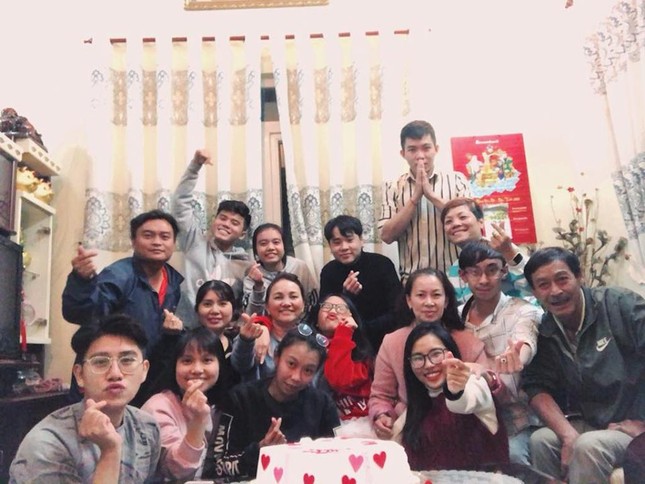 Phương Mỹ Chi gây chú ý khi ngẫu hứng hát gây quỹ từ thiện trên đường phố Đà Lạt ảnh 3