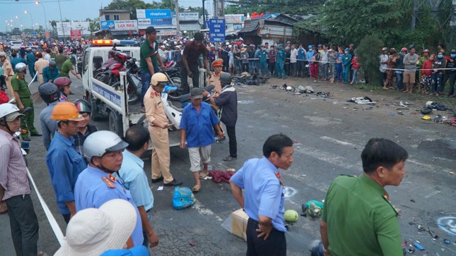 Toàn cảnh vụ tai nạn thảm khốc làm 4 người chết, hàng chục người bị thương tại Long An ảnh 1