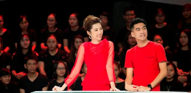 Diễn viên "Gạo nếp, gạo tẻ" Thúy Ngân đo sắc cùng Angela Phương Trinh tại "Nhanh như chớp" ảnh 4