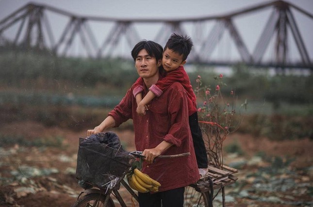 Loạt ảnh "người hùng thầm lặng" và câu hỏi khiến ai cũng cay mắt: "Bao lâu bạn chưa nói yêu bố?" ảnh 3