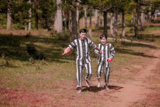 Cặp đôi Sài Gòn bỗng nổi tiếng bởi tình yêu "chung thân" với ảnh cưới đồ... "Juventus" ảnh 4
