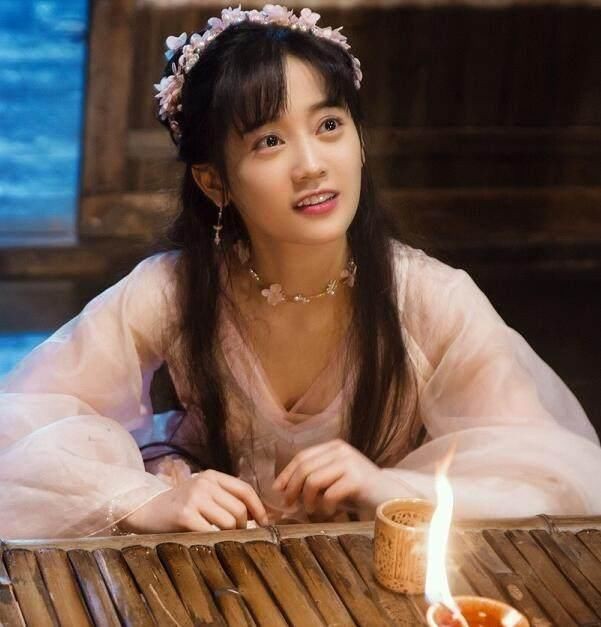 Drama xuyên không “Thiên kim háo sắc”: Nữ chính phải tìm tình yêu đích thực... trong game ảnh 2