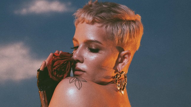 Sau 7 tuần thống trị Billboard Hot 100, Ariana Grande đã bị Halsey "soán ngôi" ảnh 2