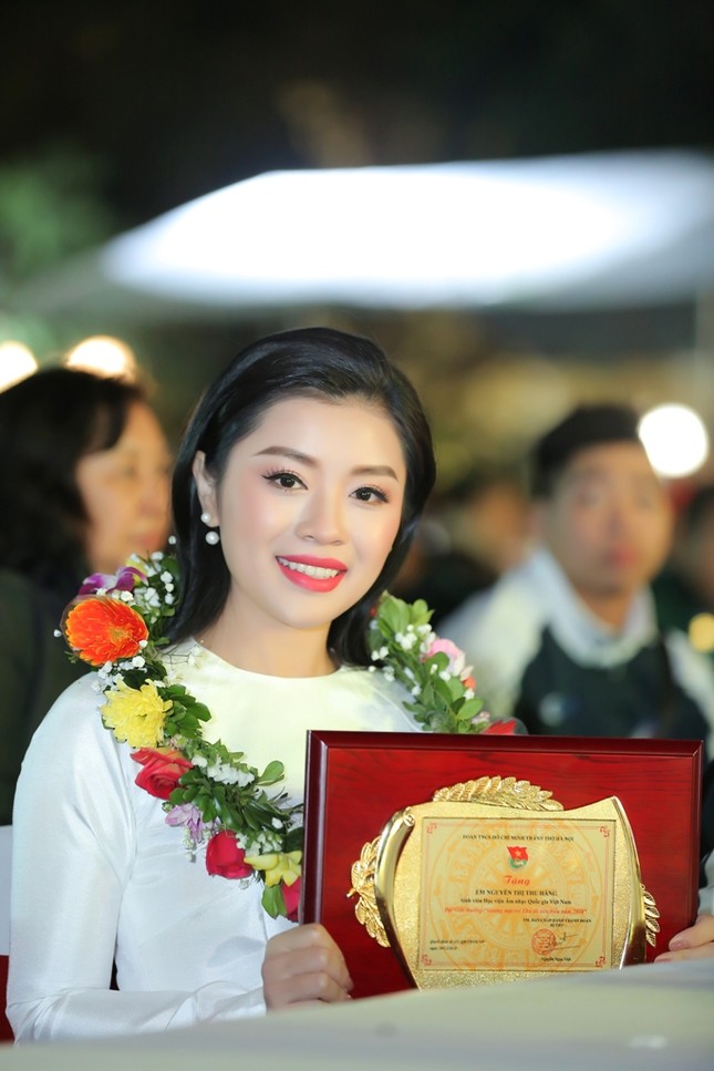 Sao mai Nguyễn Thu Hằng cùng tiền vệ Quang Hải là gương mặt trẻ Thủ đô tiêu biểu 2018 ảnh 3