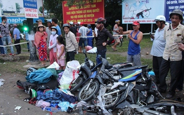 Anh xe ôm đưa nạn nhân vụ tai nạn Long An đi viện: "Cứu người thì ít, chụp ảnh thì nhiều" ảnh 3
