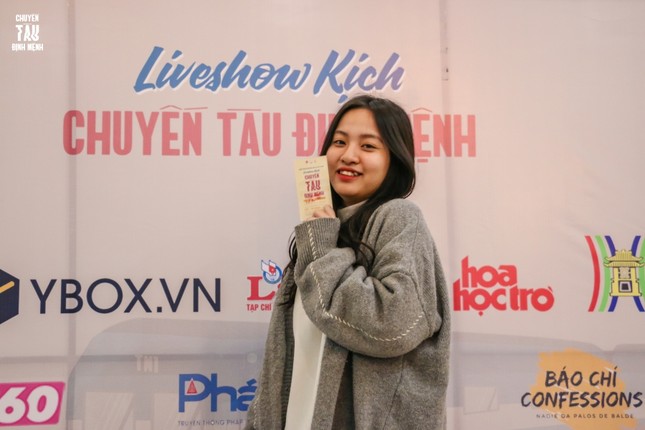 Sống lại trong không khí Tết năm 1977 cùng Đêm kịch “Chuyến tàu định mệnh” của sinh viên trường Báo ảnh 8