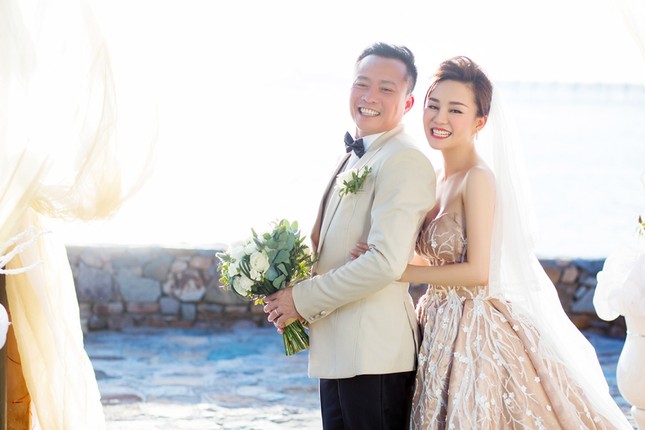 Vy Oanh rủ Hồ Trung Dũng thực hiện MV lãng mạn tặng ông xã ảnh 1