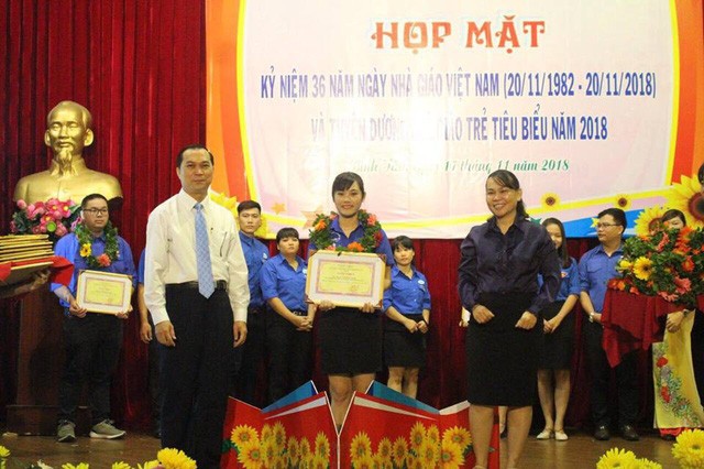 Cô giáo 9X dạy Văn bằng âm nhạc khiến học trò mê mẩn ảnh 2