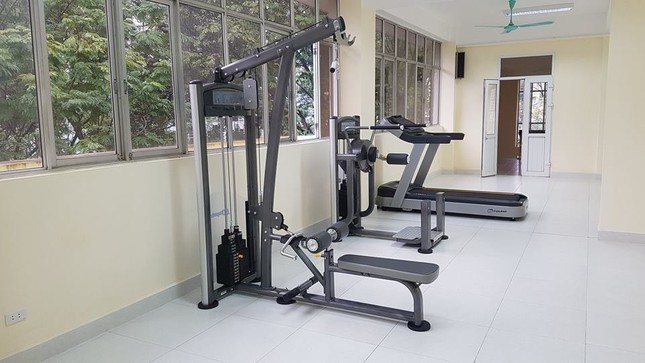 ĐH Ngoại thương trang bị phòng tập gym cho sinh viên, trường người ta là đây chứ đâu! ảnh 3
