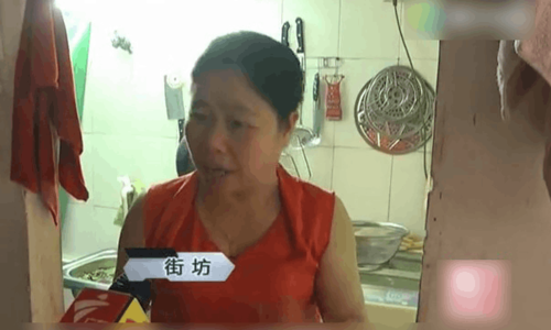 Cháy nhà, người phụ nữ "tung tiền" xuống đất để thu hút hàng xóm đến giải cứu ảnh 2