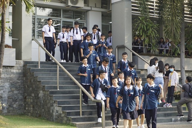 Trường cho phép học sinh lớp 12 học đại học ảnh 1