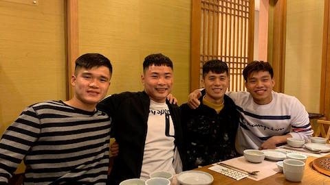 Văn Thanh cứ thỏa thích nấu nướng, việc rửa bát cứ để Đình Trọng lo ảnh 1
