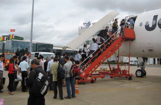 Sân bay Tân Sơn Nhất khuyến cáo hành khách đến trước 2h, không nên đeo khẩu trang ảnh 1