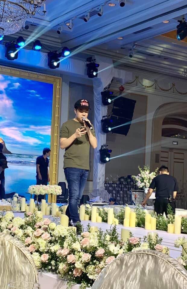 Tổ chức cùng lúc, tiệc cưới của Lê Hiếu và Võ Hạ Trâm đều hoành tráng và ngập tràn sắc hoa ảnh 1
