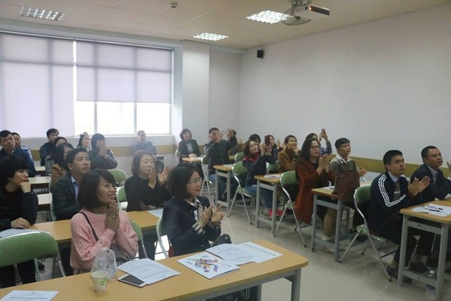 Mới lạ như trường này: Giáo viên tổ chức chơi "Ai là triệu phú" trong buổi họp phụ huynh ảnh 5