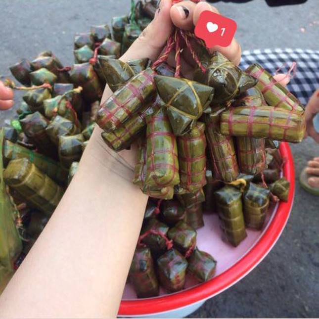 Vì một cái Tết ấm no không lo béo, dân tình "rần rần" khoe bánh chưng, bánh tét size mini ảnh 5
