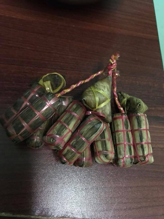 Vì một cái Tết ấm no không lo béo, dân tình "rần rần" khoe bánh chưng, bánh tét size mini ảnh 7