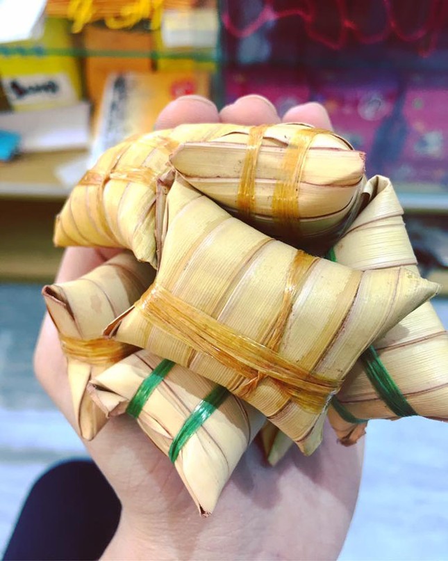 Vì một cái Tết ấm no không lo béo, dân tình "rần rần" khoe bánh chưng, bánh tét size mini ảnh 8
