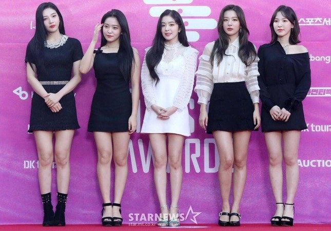 Xuất hiện tại lễ trao giải Seoul Music Awards 2019, Jimin (BTS) lọt top xu hướng vì... màu tóc ảnh 1