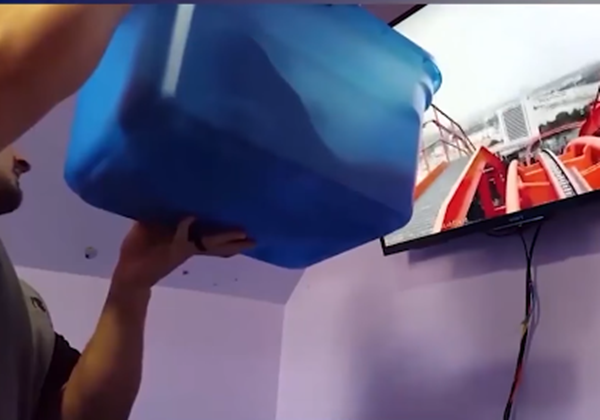 Những màn trông con "bá đạo" của các ông bố ảnh 5
