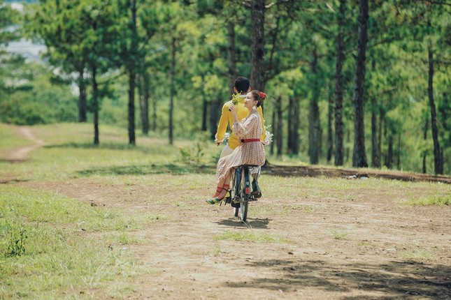 Văn Mai Hương đã gây tò mò khi khoe ảnh tình tứ với chàng trai giấu mặt ảnh 5